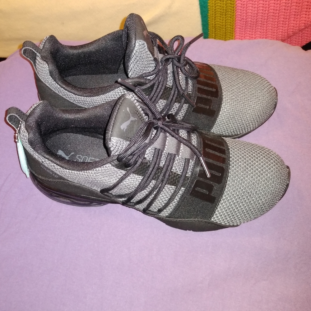 Puma soft foam tennis shoes